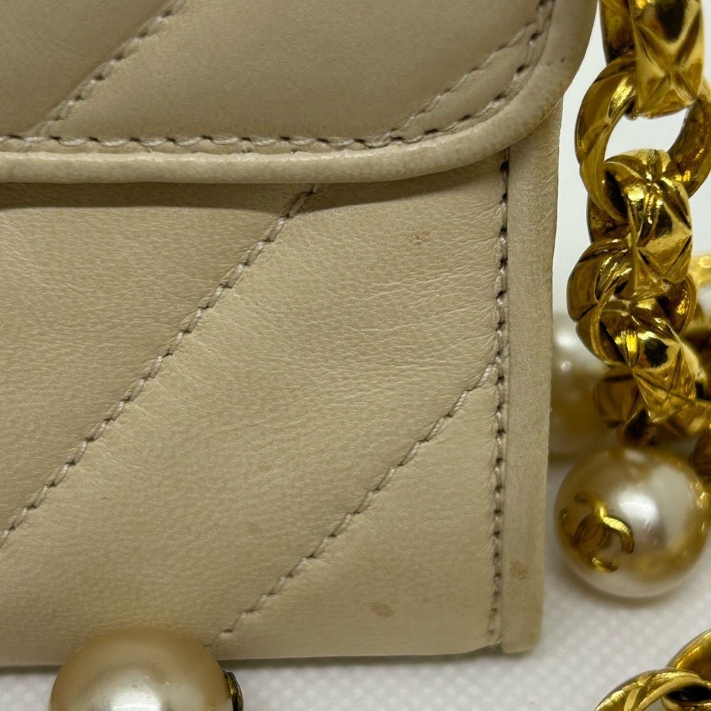 CHANEL Vintage Diamond Quilted Lambskin Pearl Gold Chain Shoulder Bag Small - Picture 16 of 16
